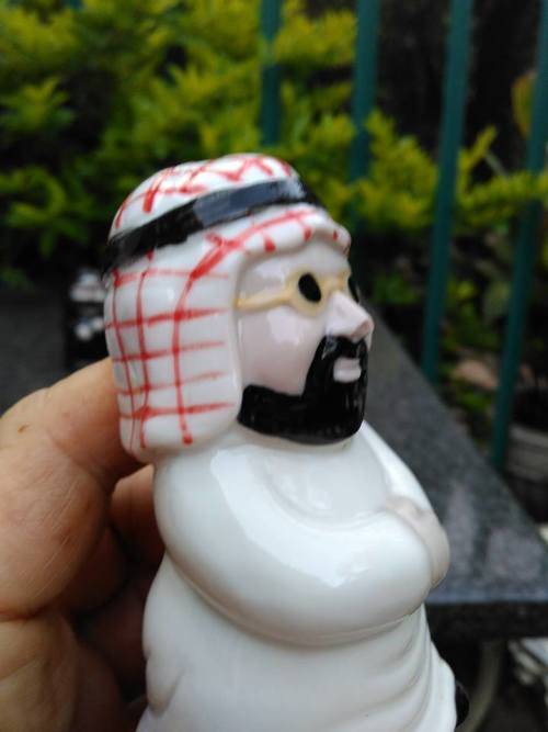 ARAB AND WIFE SALT AND PEPPER POTS