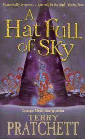 PRATCHETT, Terry - A Hat Full of Sky : [Set on the Discworld]  - (Excellent Paperback)