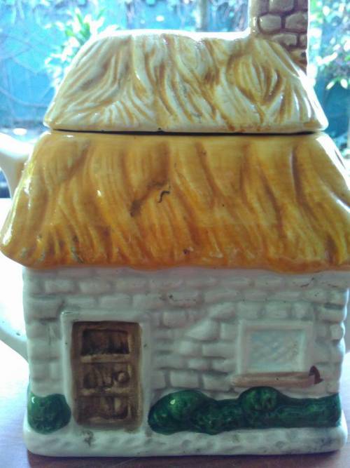 COTTAGE TEAPOT