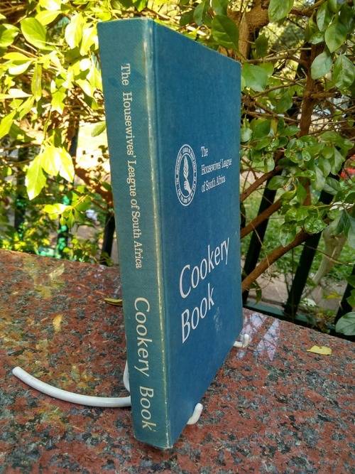THE HOUSEWIFE'S LEAGUE OF SOUTH AFRICA - Cookery Book - (Hardcover)