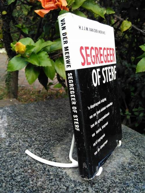 MERWE, H.J.J.M. van der - Segregeer of Sterf  - (Hardeband in Stofomslag) *