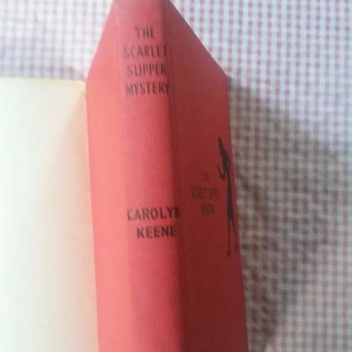 KEENE, Carolyn - The Scarlet Slipper Mystery - [Nancy Drew # 23 & 32] - (Hardcover in Wrapper)