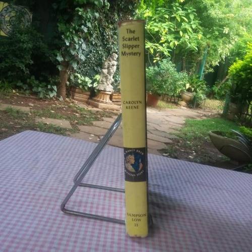 KEENE, Carolyn - The Scarlet Slipper Mystery - [Nancy Drew # 23 & 32] - (Hardcover in Wrapper)
