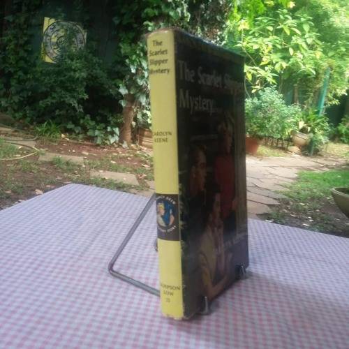 KEENE, Carolyn - The Scarlet Slipper Mystery - [Nancy Drew # 23 & 32] - (Hardcover in Wrapper)