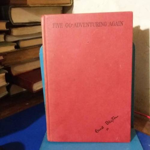 BLYTON, Enid - Five Go Adventuring Again - [Famous Five # 2] - (Hardcover)