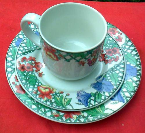 VITROMASTER : GARDEN DELIGHT  -  Trio = Cup, saucer and cake plate