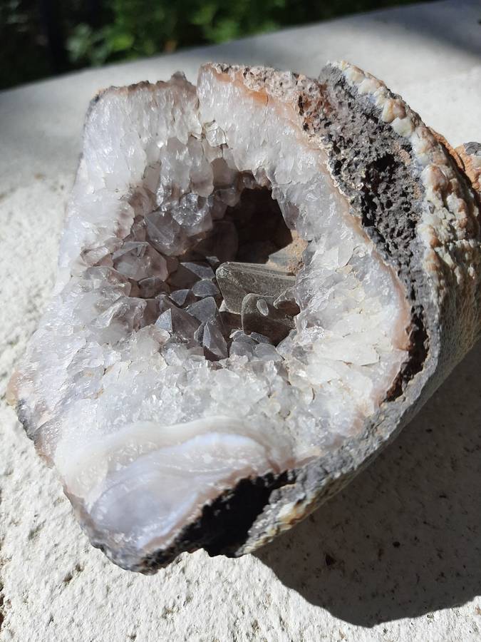 UNUSUAL QUARTZ GEODE WITH DOGTOOTH CRYSTALS