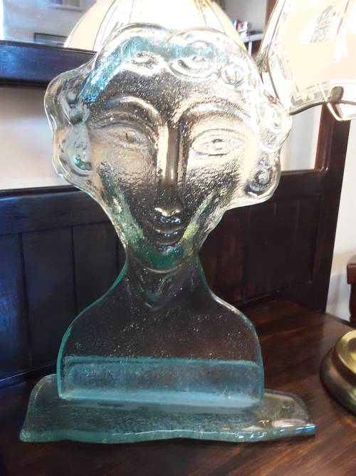 Beautiful Glas Art with a ladies face. (35cm tall) No chips or cracks. COURIER GUY R150.00