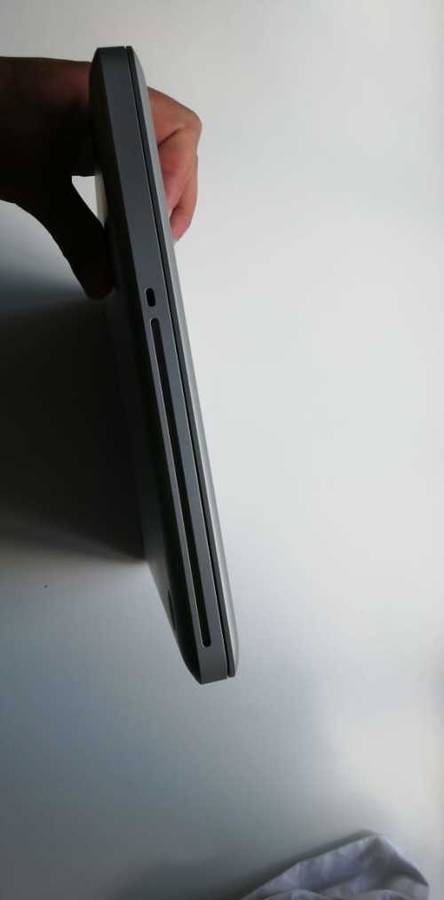 NO RESERVE Macbook Pro, 15 inch, i7 2.4Ghz, 4gb RAM, 750Gb HDD, AMD Radeon HD 6770M graphics