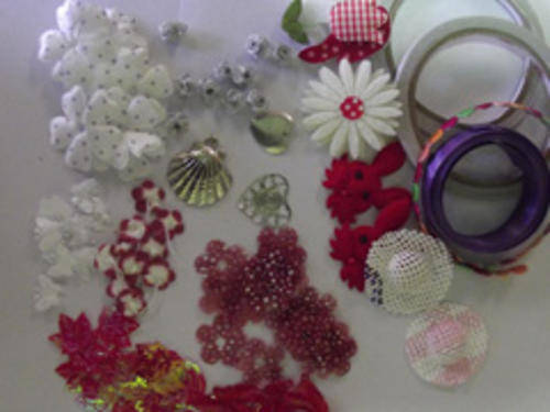 OVER 154PC SCRAPBOOKING PAPER KIT IN SHADES OF RED AND PINK