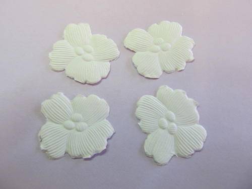 WHITE FLOWERS-4PC-24MM