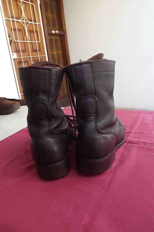 Pair of SADF genuine leather DWS 2005 boots in good used condition. Size 4. Used but in good cond.