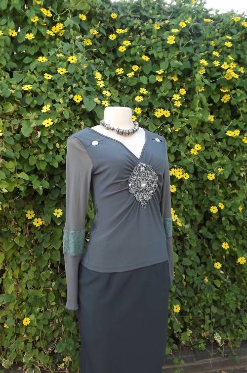 Stunning grey polyester stretch top for day or evening wear.Size 36/12 by "Sivarna"