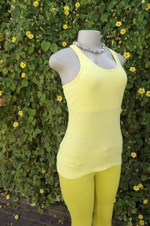 Sexy ladies vest in neon colour by Maxed in size 34/10.Build in bra.As new