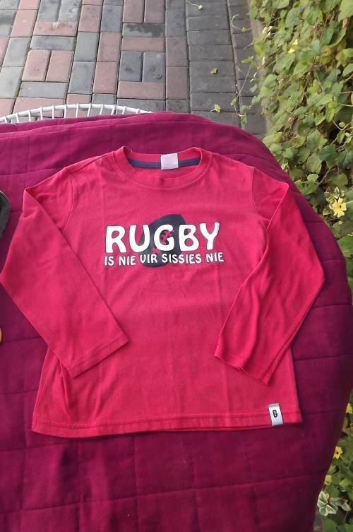 Red long sleeve T shirt for your boy of 6 to 7 year old."Rugby is nie vir  sussies nie"
