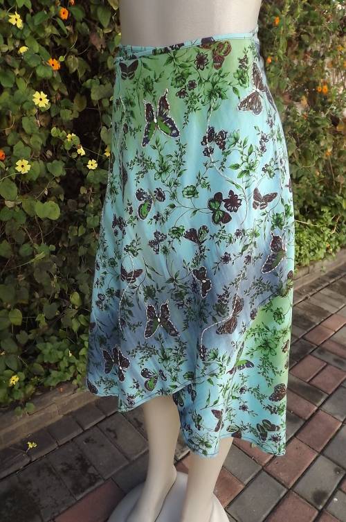 Fabulous wrap around polycotton skirt in medley of blue and greens.Size 34/10.As new