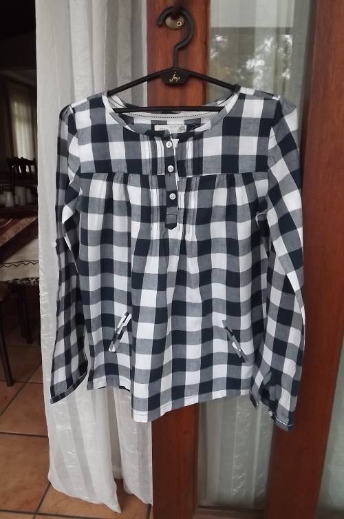 Very pretty navy and white checked loose fit top by "Trail" fir 13 to 14 year old girl.As new