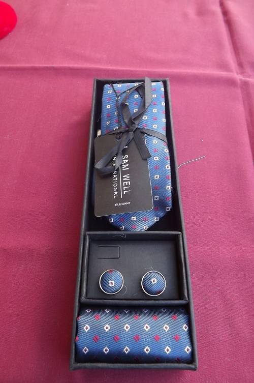 Modern 100% silk handmade 5 piece tie set.By Sam Well International.Tie width 5.75cm