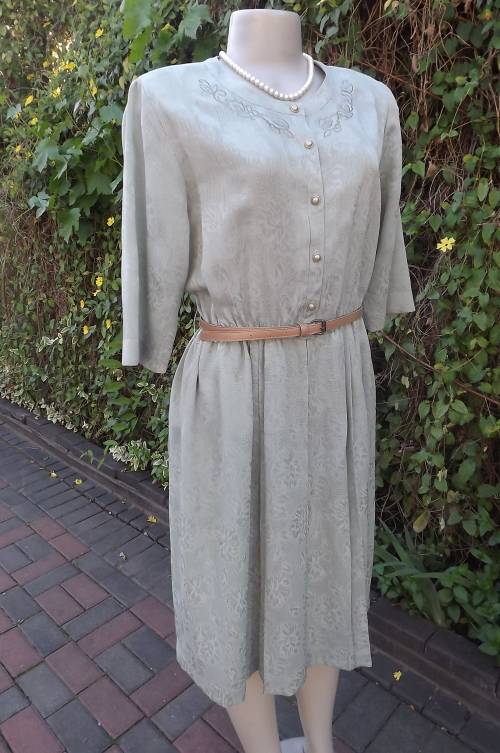 Fabulous vintage dress in bluegrey with tiny pattern.Size 36/12.Permanent pleated skirt.