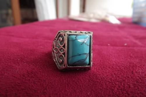 Beautiful bulky silver toned unisex fashion ring with turquoise stone size 10.5.Rhodium plated.