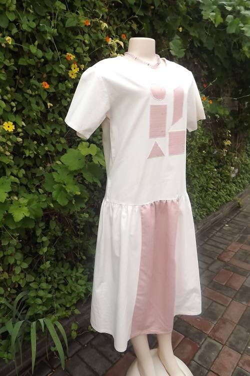 Dropped waist unbleached linen dress with pink applique work on front.Size 36/12.As new
