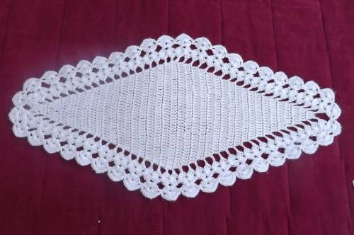 Rectangular doily crochet in acrylic yarn.In good condition.Size 41 x 33cm