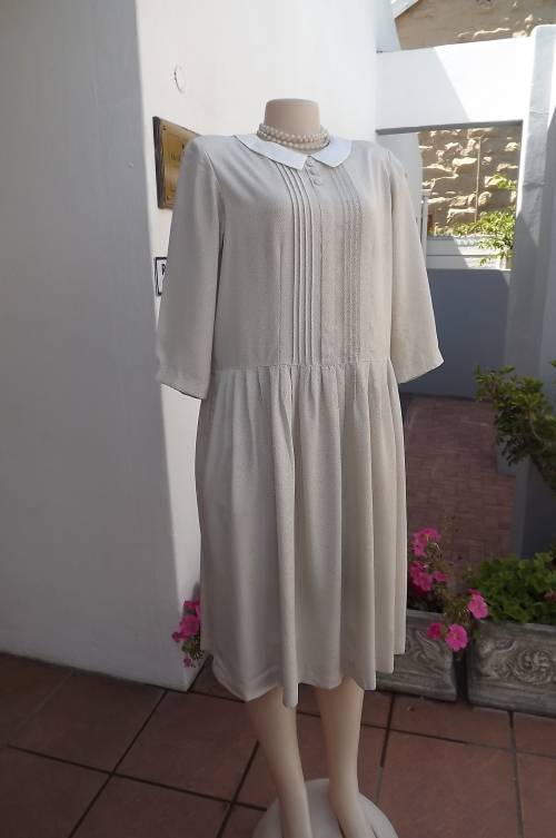 Silky cream vintage dress with tiny black dots.Size 39/15 K -ROSS original dress.Fully lined.As new
