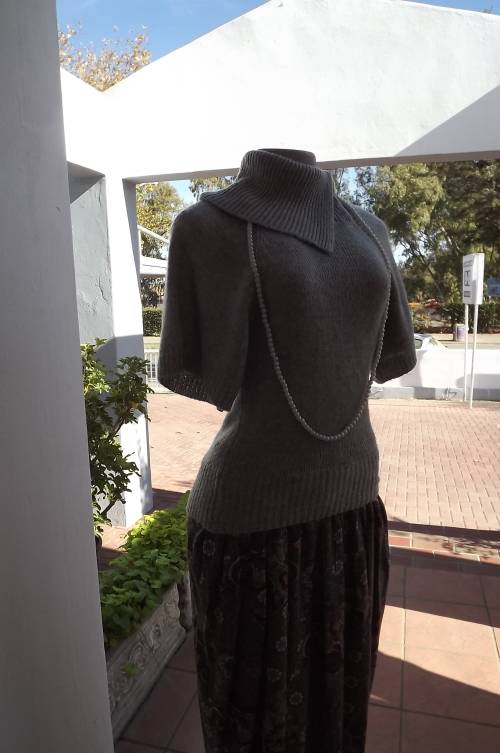 IDENTITY short sleeve grey acrylic knit top with open sided poloneck collar.Good condition