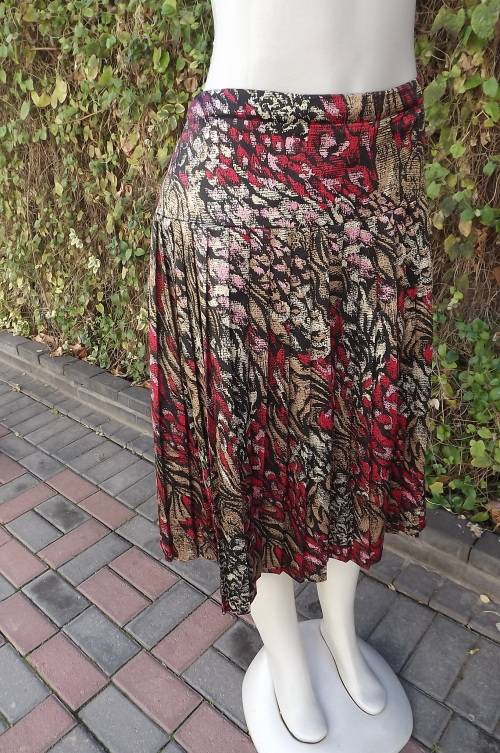 Red,pink,beige and black silky polyester permanent pleated skirt.Size 36/12.Good condition.
