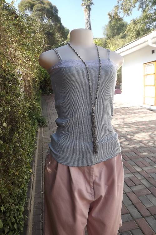 Grey 100% stretch cotton ribbed top with adjustable shoulder straps.Size 34/10.Made in Thailand