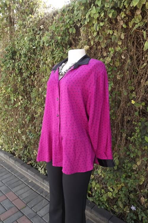 Dark Magenta pink blouse with tiny black patterns.Size 40/16 by FOSHINI.Long sleeves