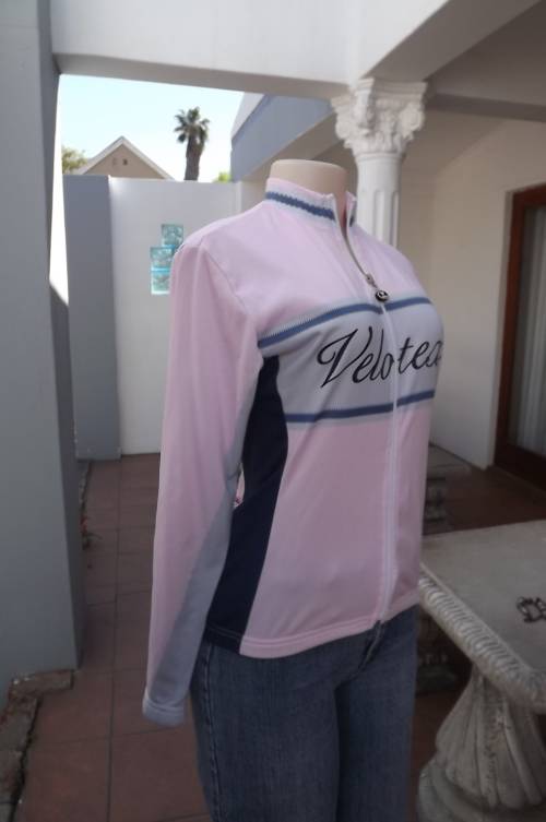 Velotex zip-up long sleeve top in pink,navy and light grey.Size 32/8.Elasticated seam.