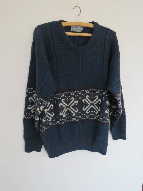 Good quality jade colour BRASS clothing pull-over cardigan.Size XL.In acrylic yarn knit.As new