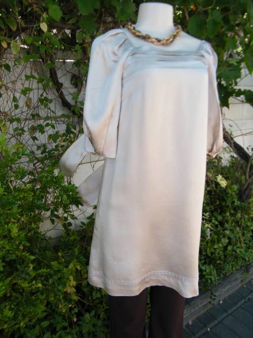 Up style ecru colour short dress/long top in polysatin.Size 32/8 by MIRROR MIRROR on The wall