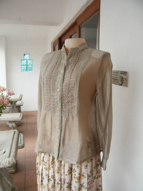 Amazing raw silk and polyester top in ecru colour by SANPIGALLE.Japan.Size 33/9 Japanese collar