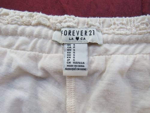 Fabulous sexy cream cotton lace shorts with stretch cotton inner. By Forever 21 size 32/8.