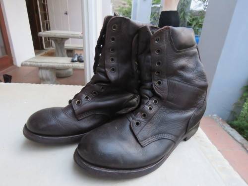 Pair of brown SADF genuine leather army boots.Size 8.5.Army size 270 by DWS.As new.