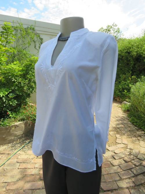 Absolute stunning embellished and embroidered long sleeve white 100% cotton top.Size 36/12