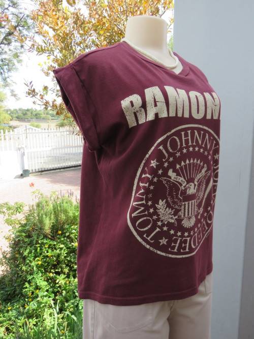 Maroon Ramones t-shirt in size 36/12.Tiny capped sleeves.In 100% cotton by ATMOSPHERE