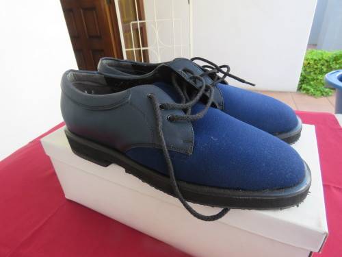 Pair of navy calf oxford type shoes with soft fronts size 5.5.New condition.Still in box.