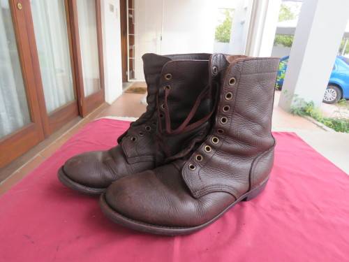 Pair of brown genuine leather SADF army boots issued 2004 in size 277 army size 9.5.As new.