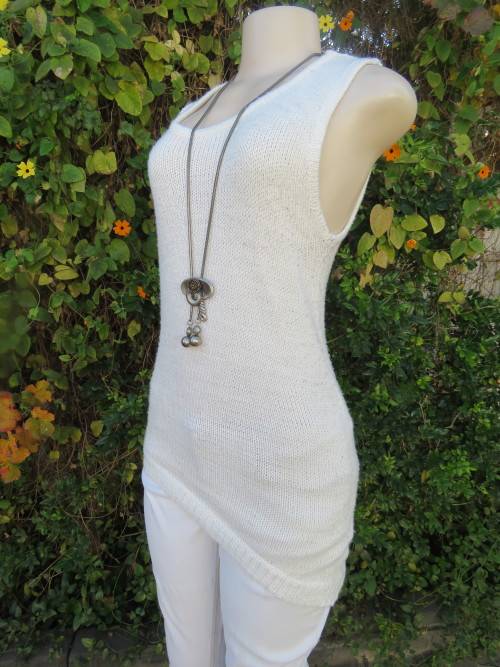 White vest style knitted long top in asymmetrical seam by NETWORK.Size 34/10.New condition.