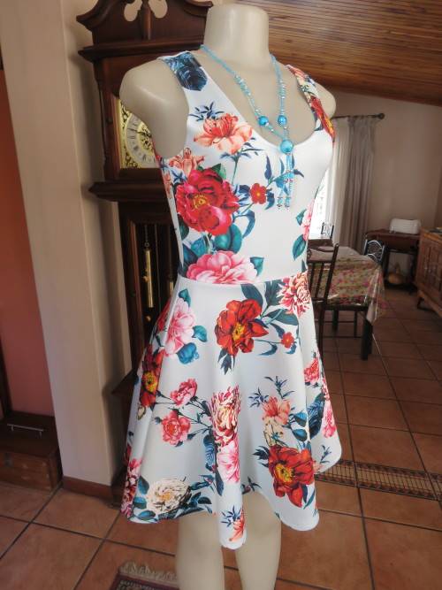 Edgy bold floral print dress on pale sea green background.By 'DEREK HEART' in 30/6.As new.
