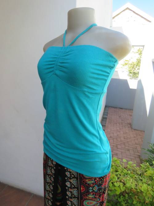 Summer halter neck top in turquoise stretch viscose in size 32/8 by 'WOOLWORTHS'.Good cond.