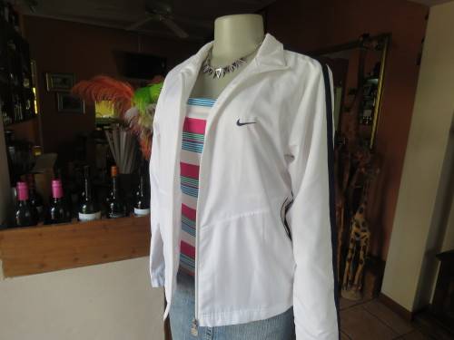 Snow white zipped up polyester long sleeve top with collar.Size 36/12.Light weight.New cond.