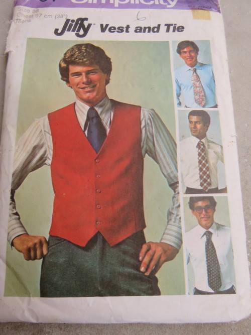 `SIMPLICITY` pattern 7701 in sizes 34-42 for mens jiffy vest and tie.