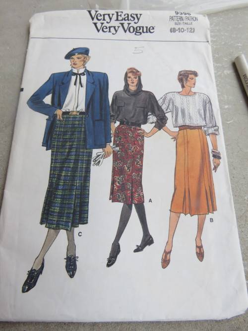 `VERY EASY VERY VOGUE` pattern 9396 in sizes 8-18 for ladies straight skirt with pleats.