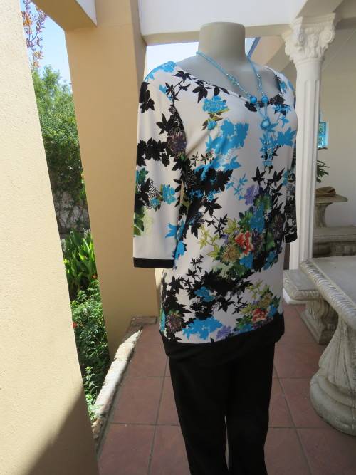 Figure friendly long stretch polyester top with bracelet length sleeves by 'MASSUMI' in 34/10.As new