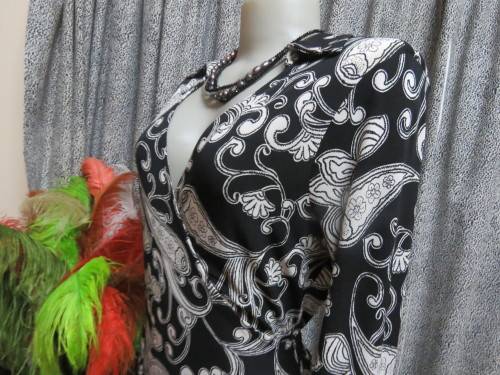 Amazing monochrome dress patterned in paisley design.Size 35/11  by 'RUBBER DUCHY'.New condition.