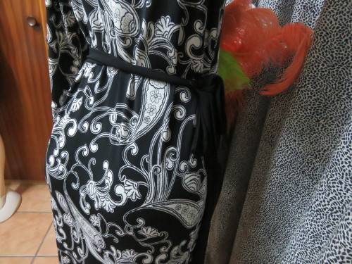 Amazing monochrome dress patterned in paisley design.Size 35/11  by 'RUBBER DUCHY'.New condition.